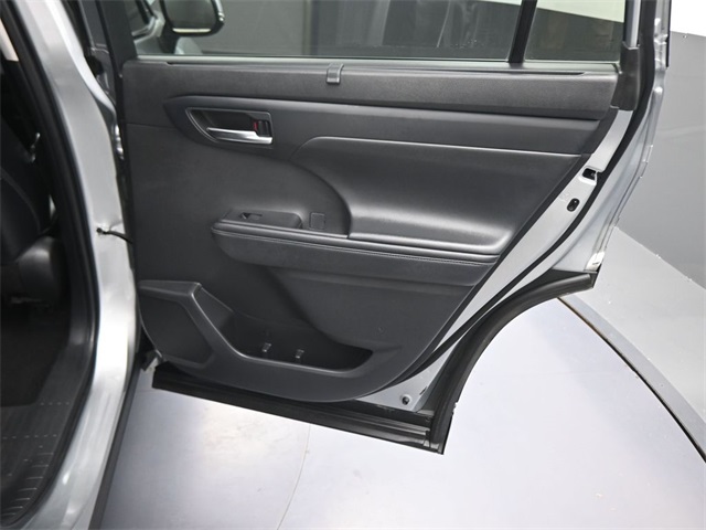 2022 Toyota Highlander XLE photo 12