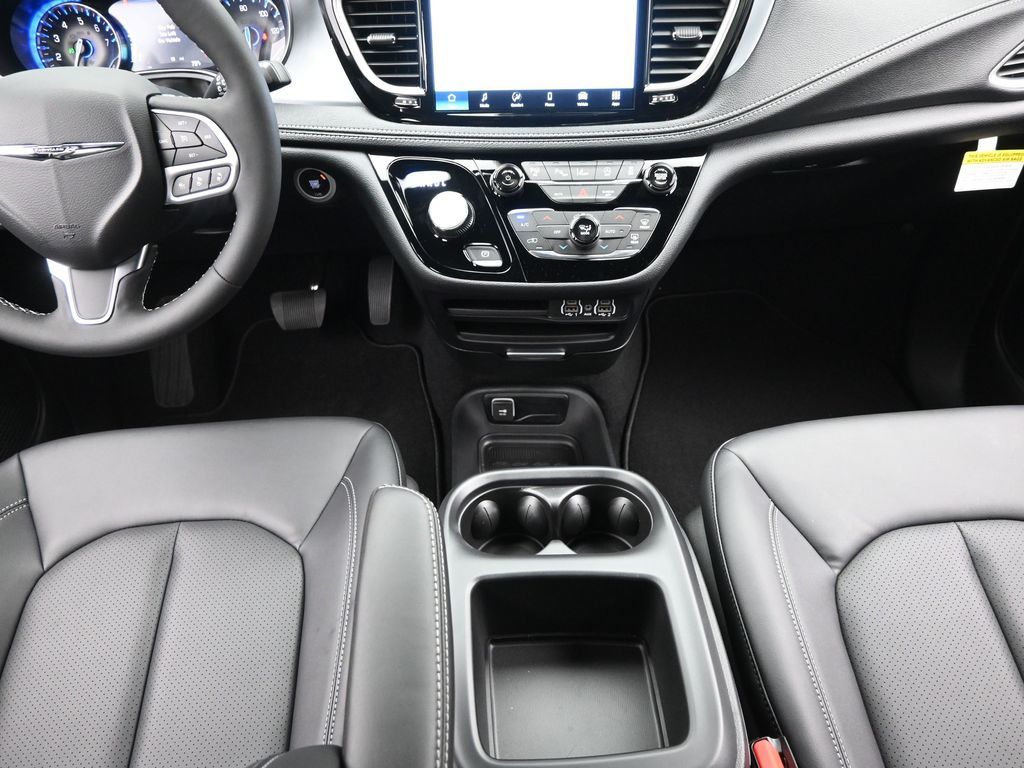 2025 Chrysler Pacifica photo 12
