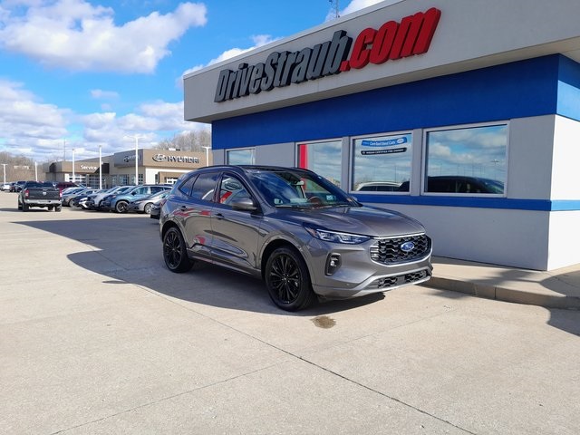 2025 Ford Escape ST-Line Elite photo 2