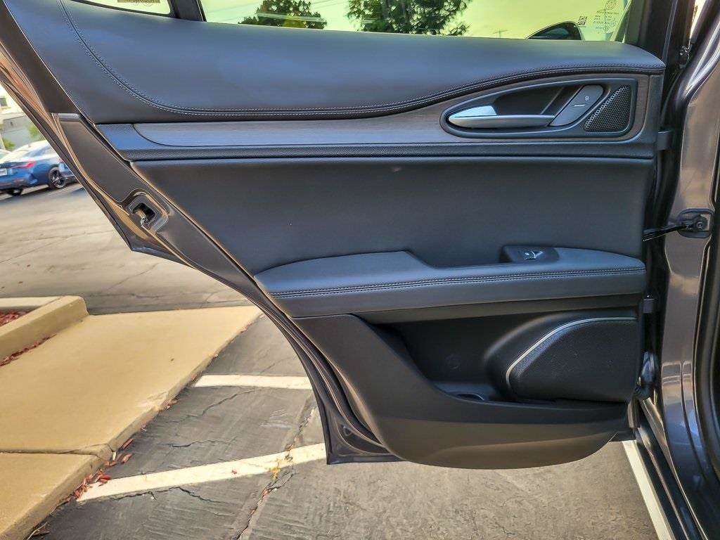 2022 Alfa Romeo Stelvio Ti photo 17