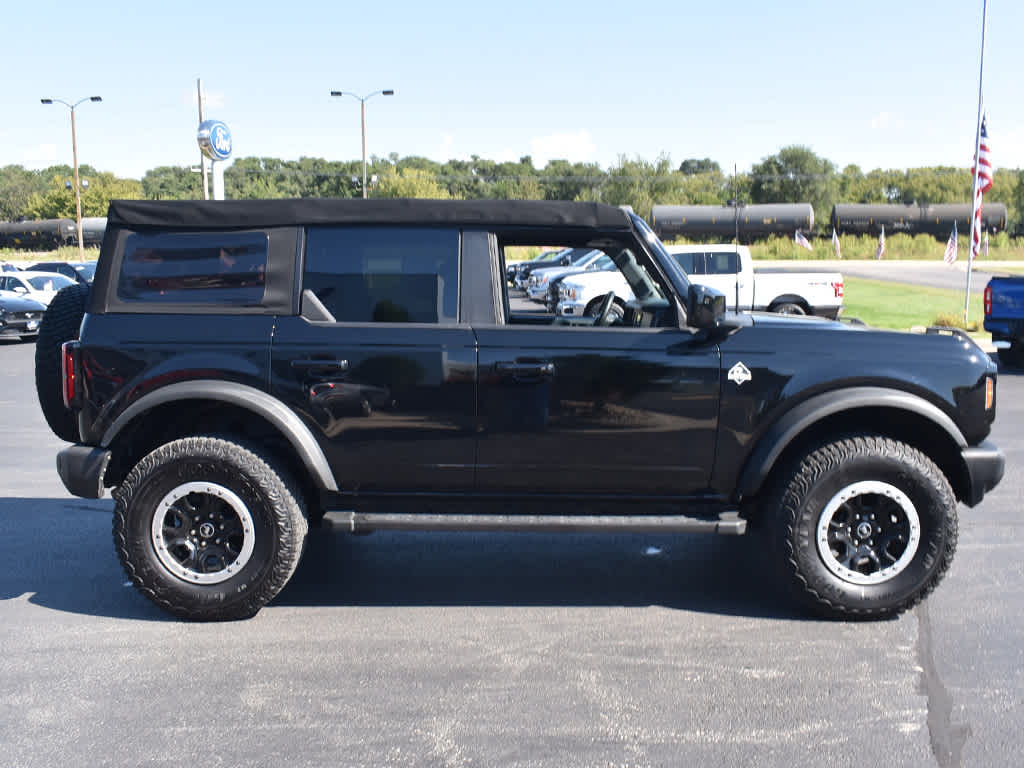 2022 Ford Bronco Outer Banks photo 12