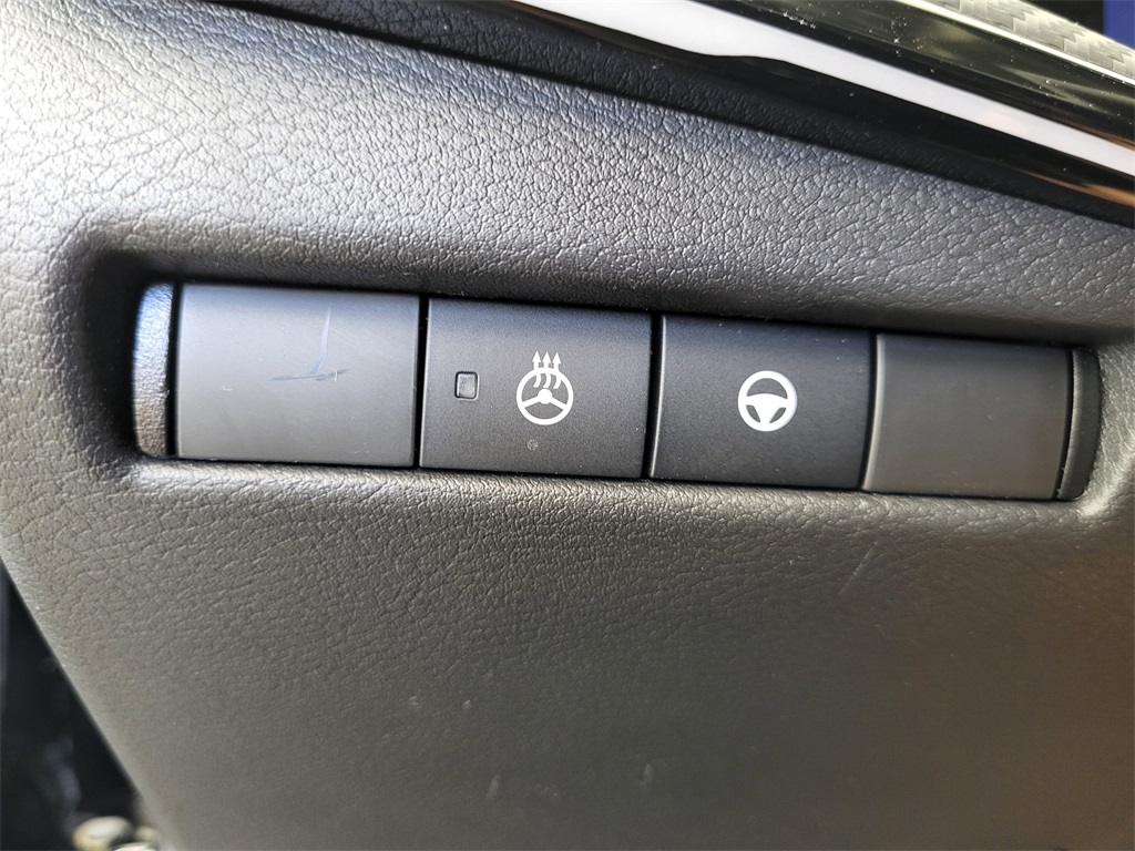 2025 Nissan Kicks SR photo 16