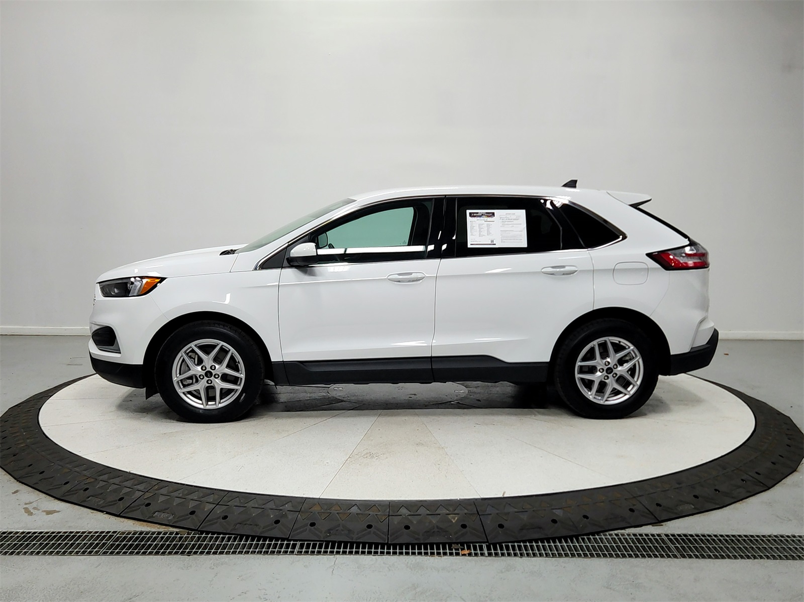 2024 Ford Edge SEL photo 4