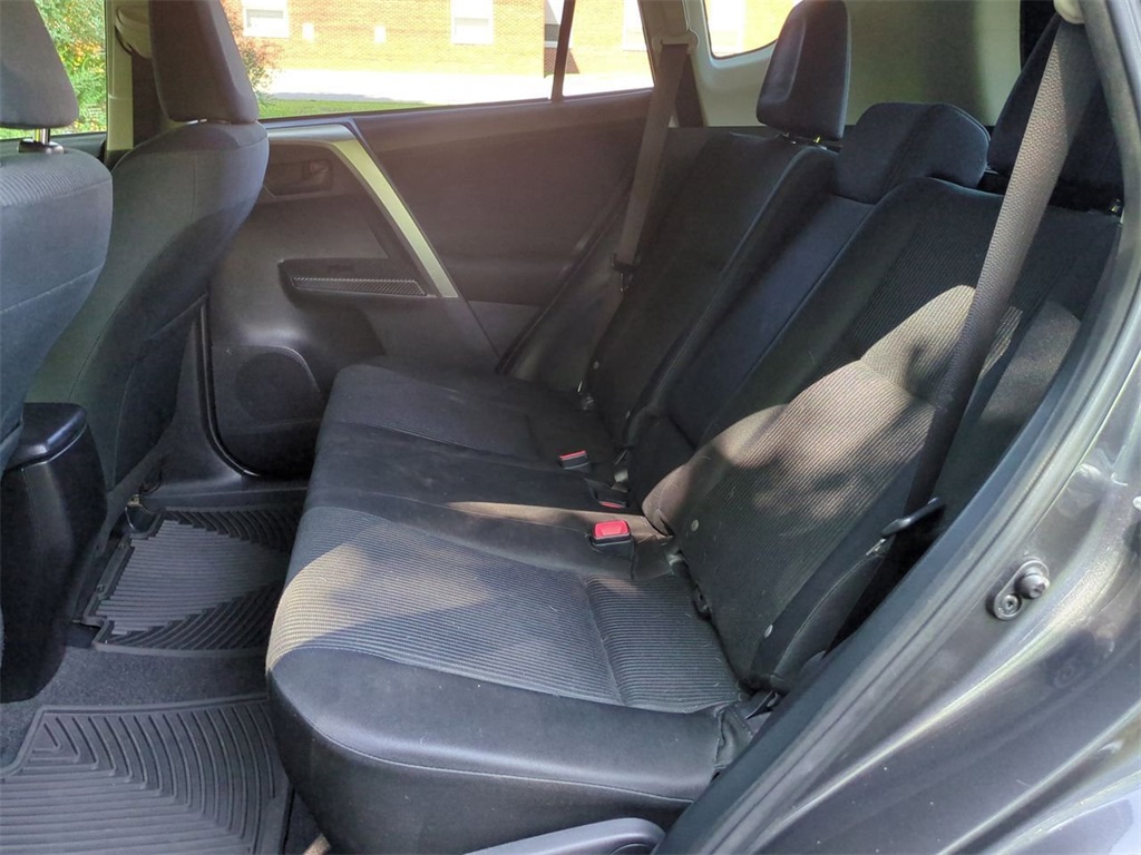 2014 Toyota RAV4 LE photo 23