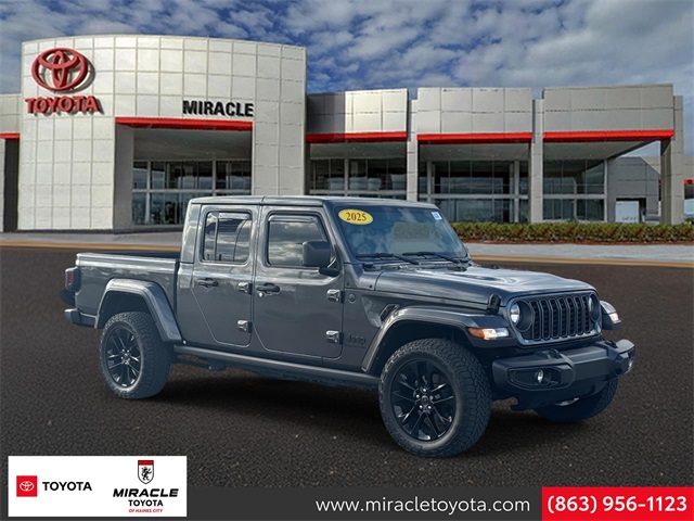 2025 Jeep Gladiator Nighthawk's photo