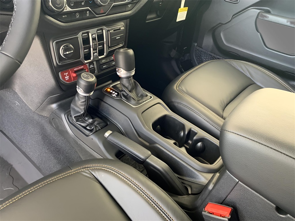 2025 Jeep Wrangler Willys photo 36