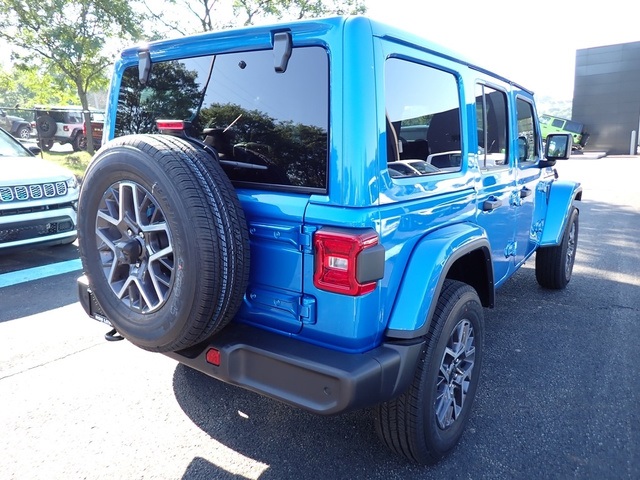 2025 Jeep Wrangler Sahara photo 5