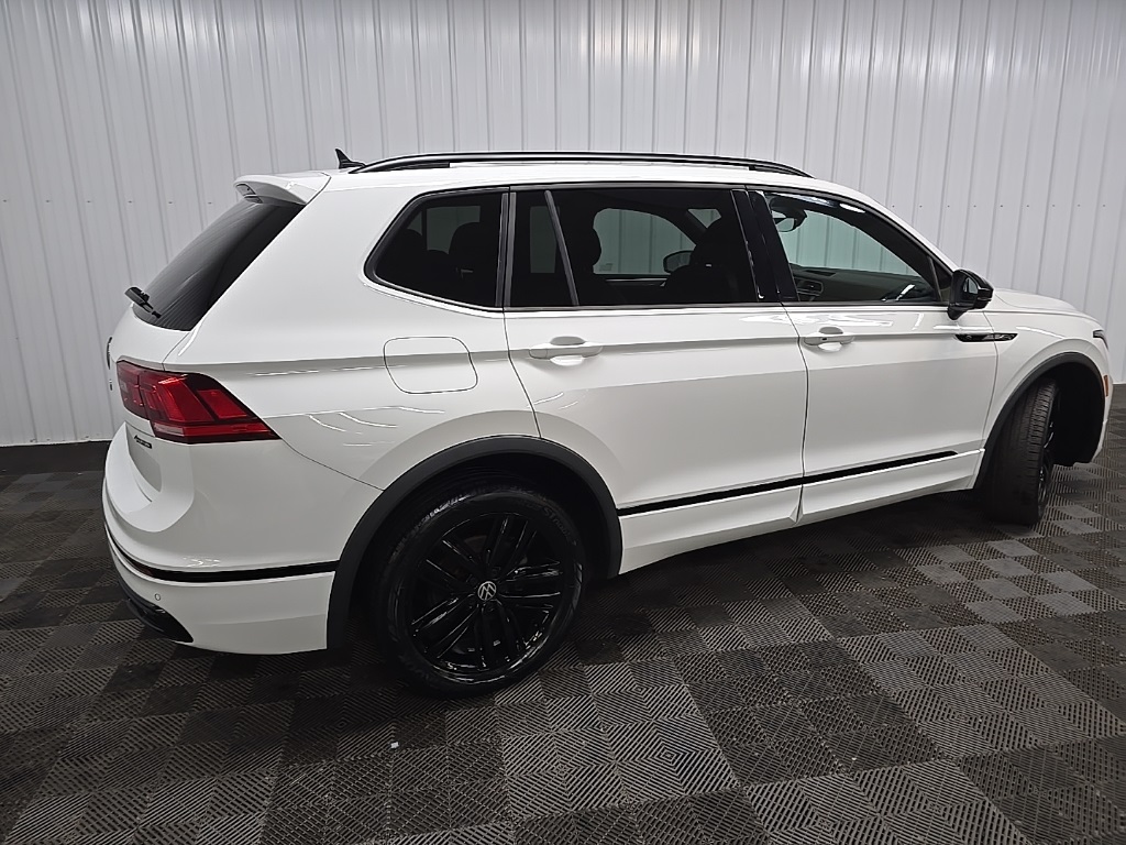 2022 Volkswagen Tiguan SE R-Line Black photo 2