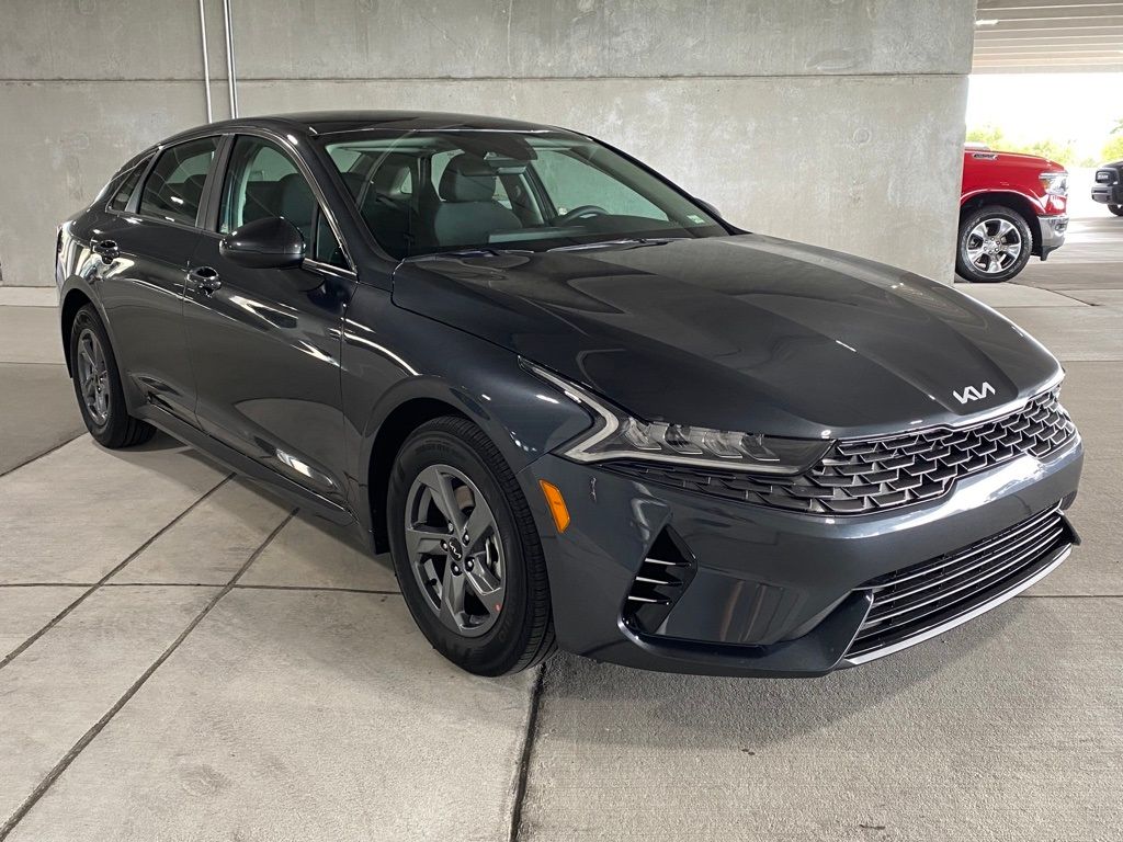 2023 Kia K5 LXS photo 2