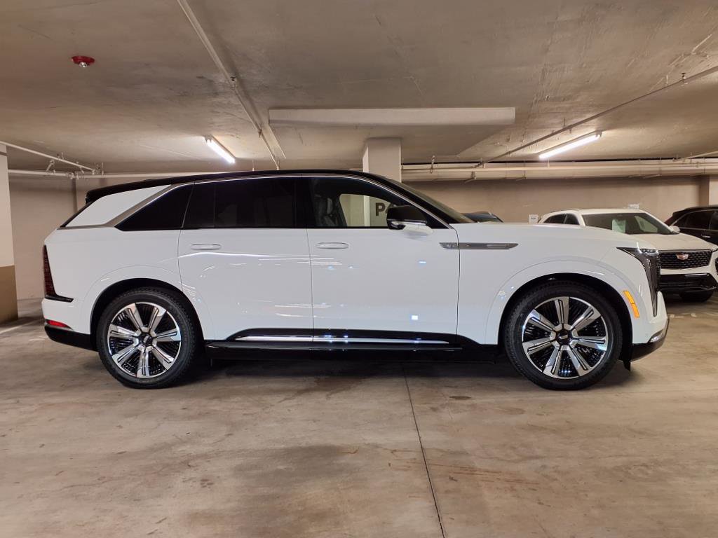 2025 Cadillac Escalade IQ Luxury photo 4