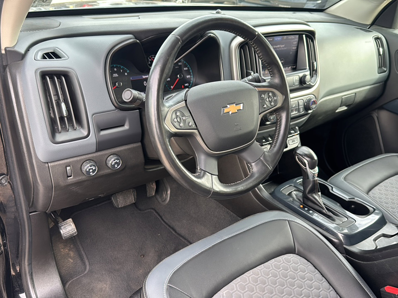 2022 Chevrolet Colorado Z71 photo 3