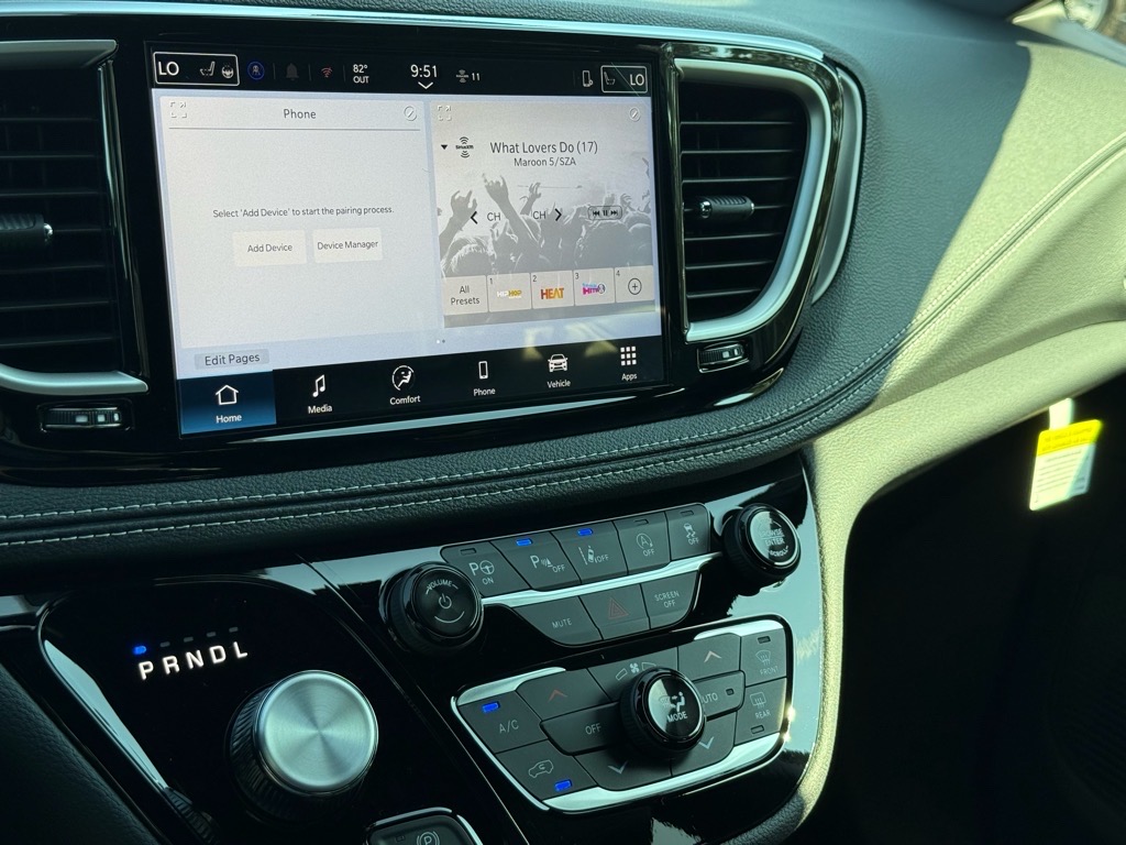 2025 Chrysler Pacifica photo 8