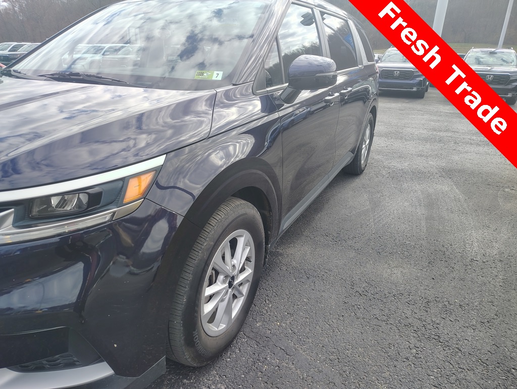 2024 Kia Carnival LX photo 4