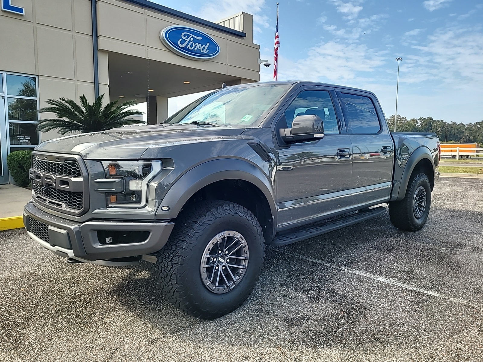 Used 2020  Ford Raptor image 1