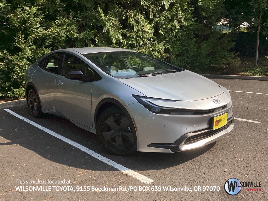 2025 Toyota Prius SE's photo