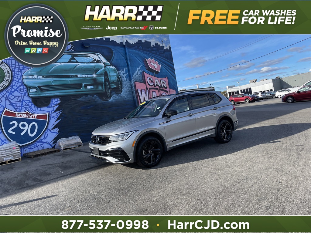 2024 Volkswagen Tiguan SE R-LINE BLACK's photo