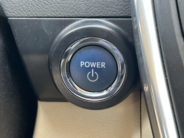 2015 Toyota Camry Hybrid XLE photo 25