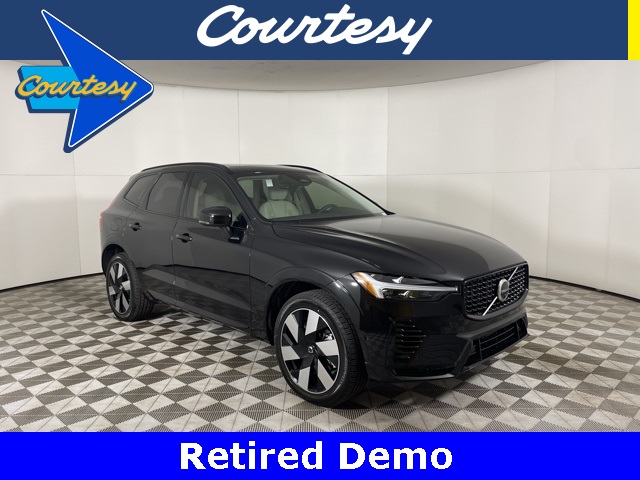 2025 Volvo XC60 Plus's photo