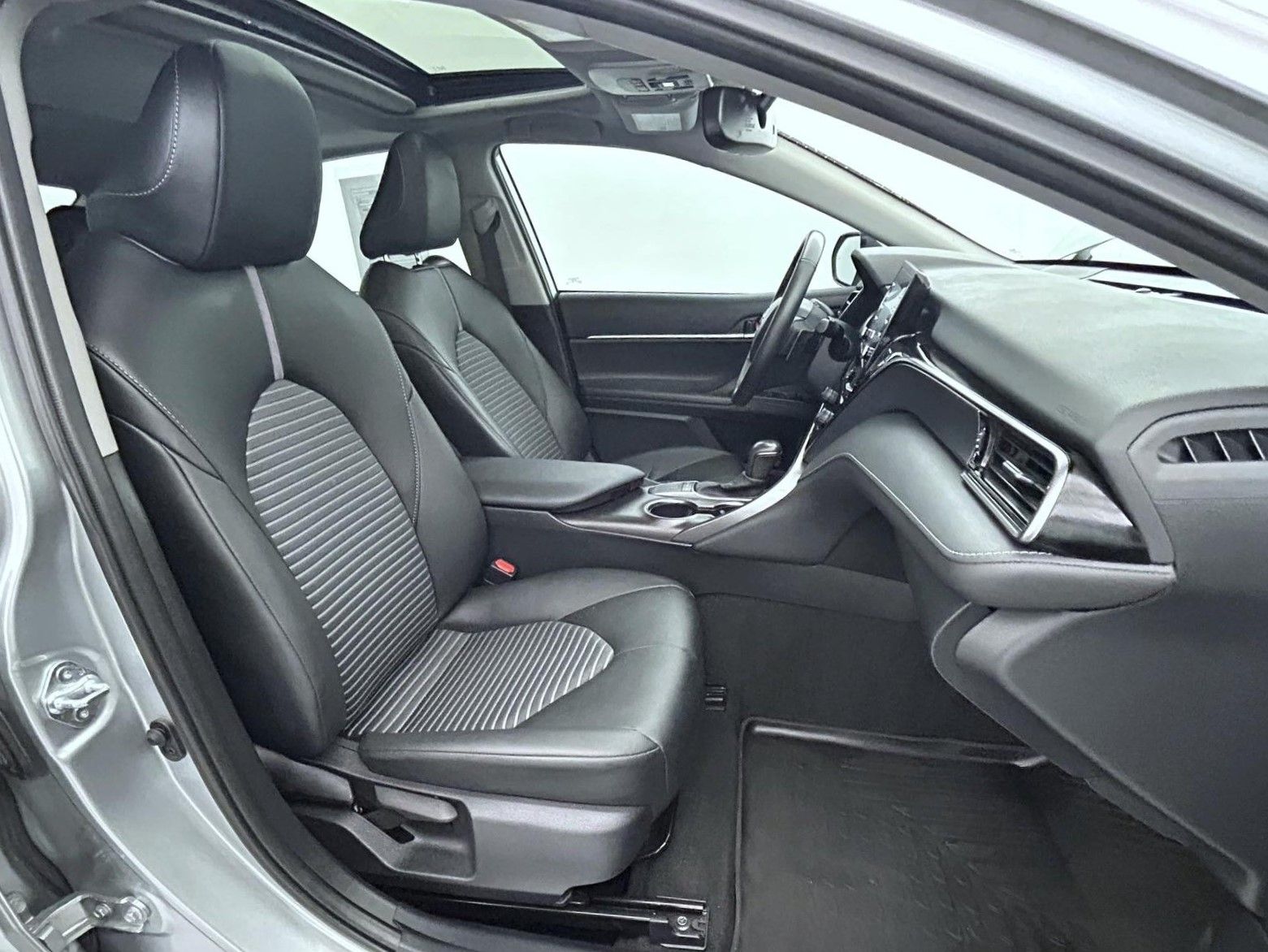 2023 Toyota Camry SE photo 15