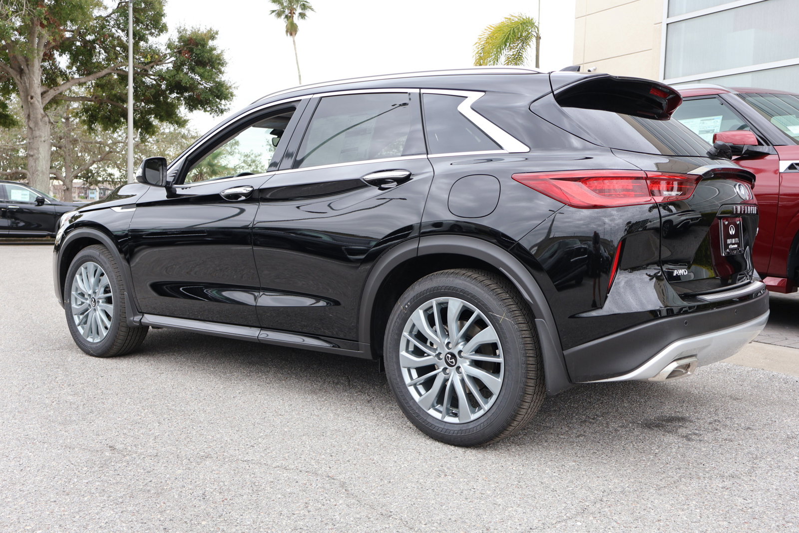 2025 Infiniti QX50 Luxe photo 3