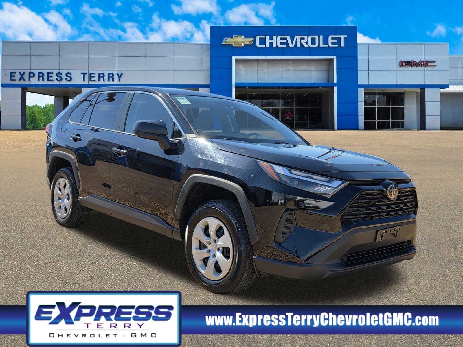 2024 Toyota RAV4 LE's photo