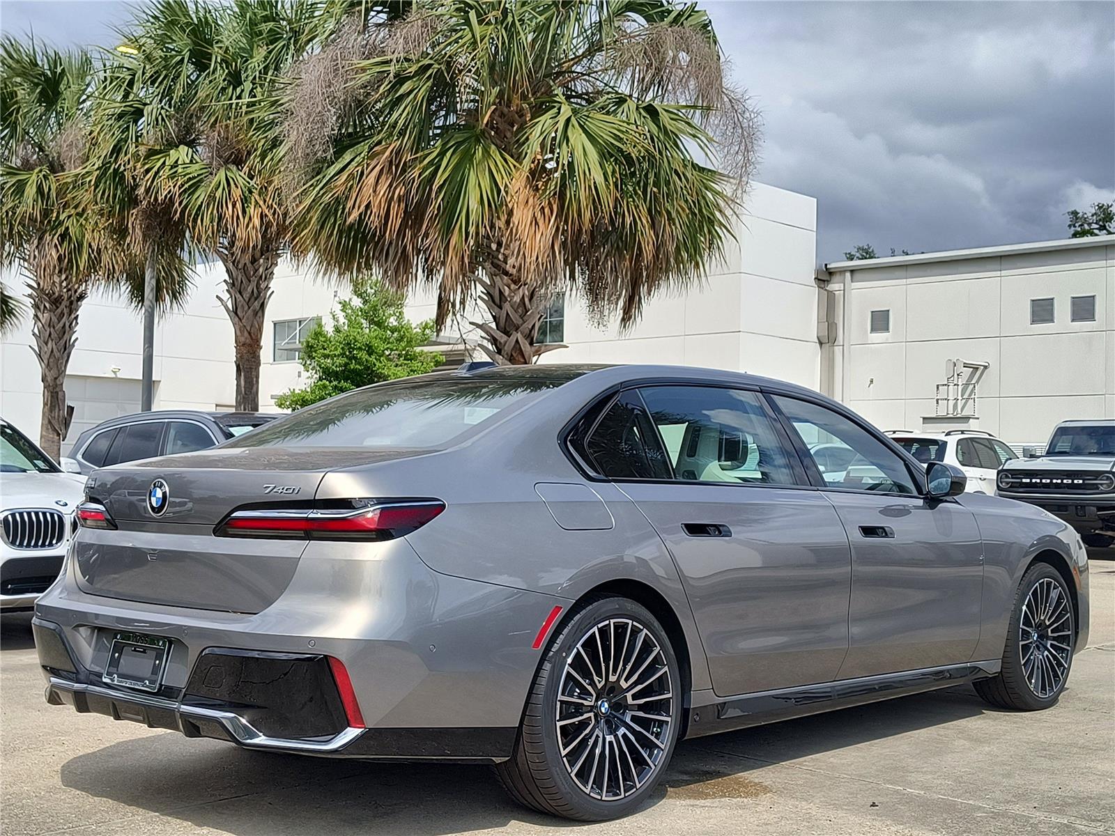 2025 Bmw 740i photo 2