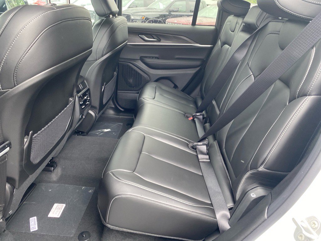 2025 Jeep Grand Cherokee Limited photo 12