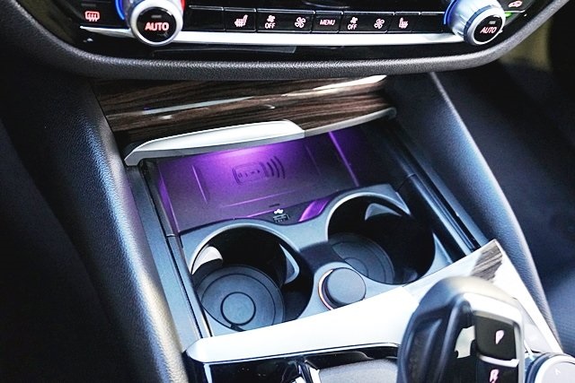 Used 2023 White BMW 530e iPerformance image 29