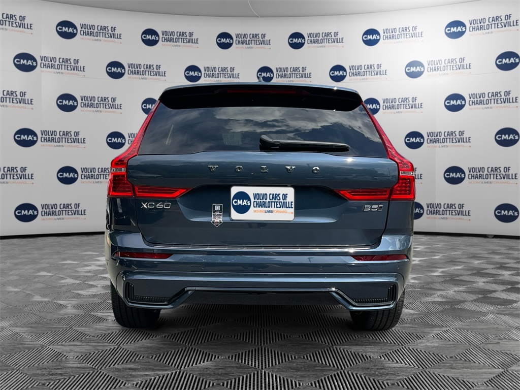 2025 Volvo XC60 B5 Plus photo 4