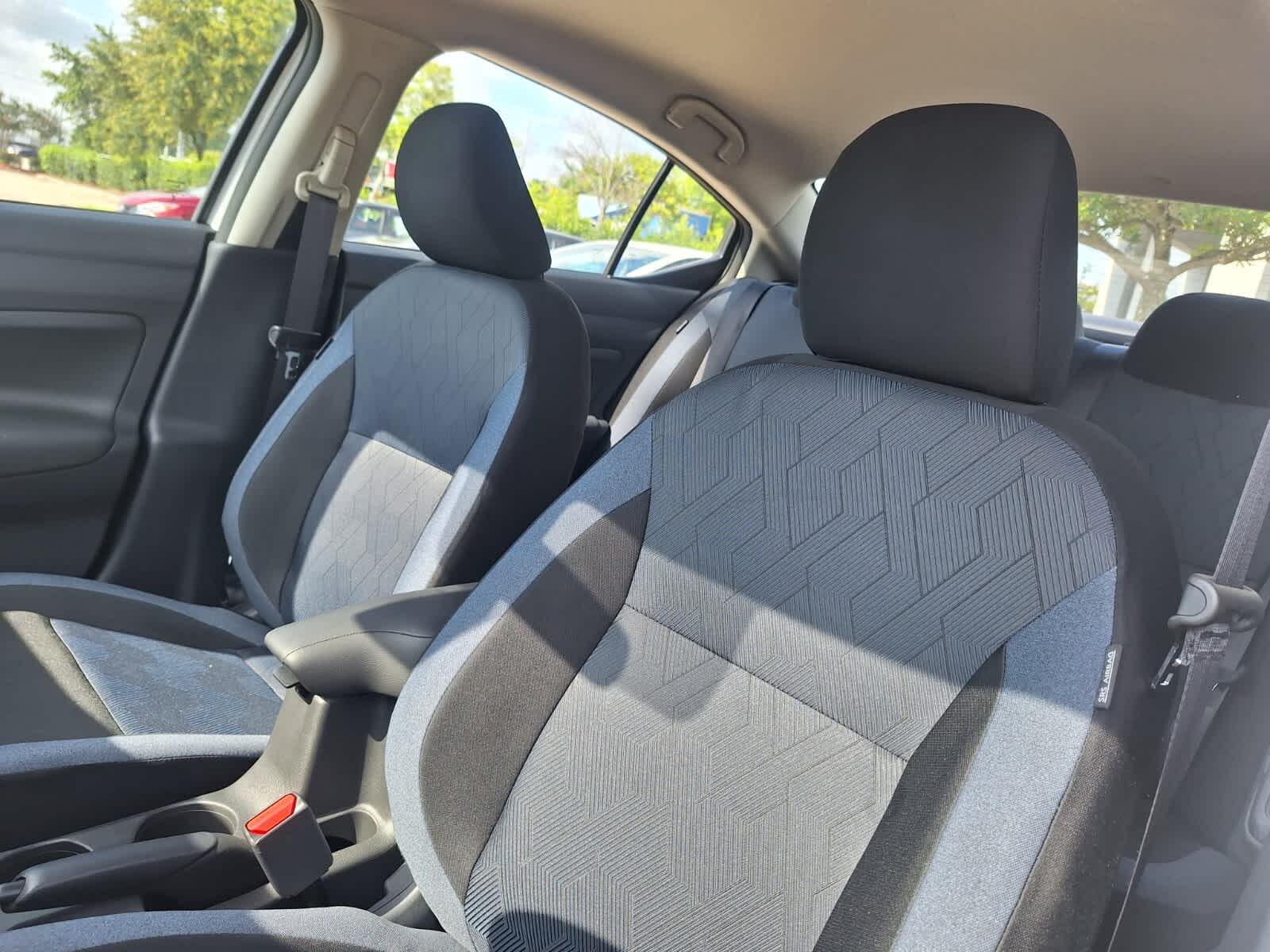 2025 Nissan Versa SV photo 11