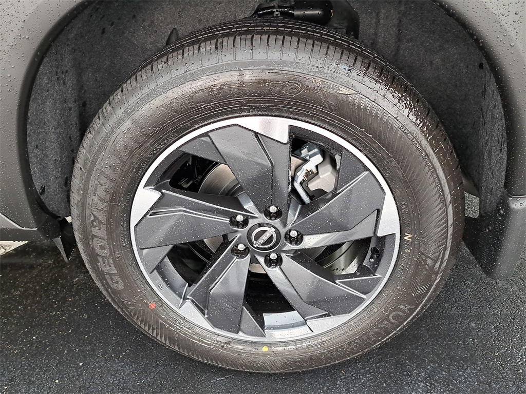 2026 Nissan Rogue SV photo 5