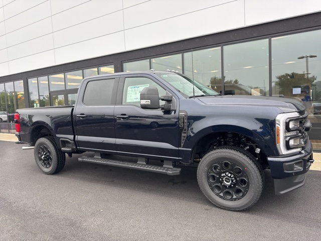 2025 Ford F-350 Super Duty Lariat's photo