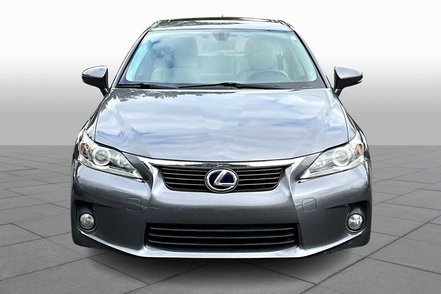 2013 Lexus CT 200h photo 2