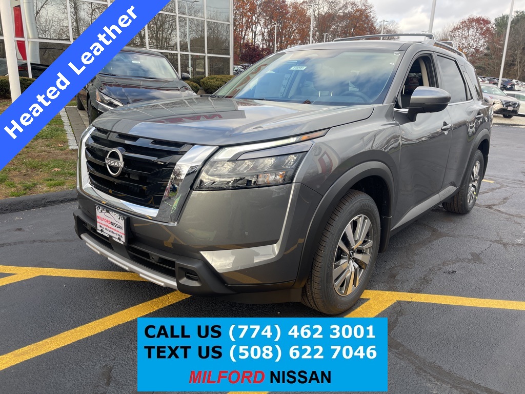 2025 Nissan Pathfinder SL's photo