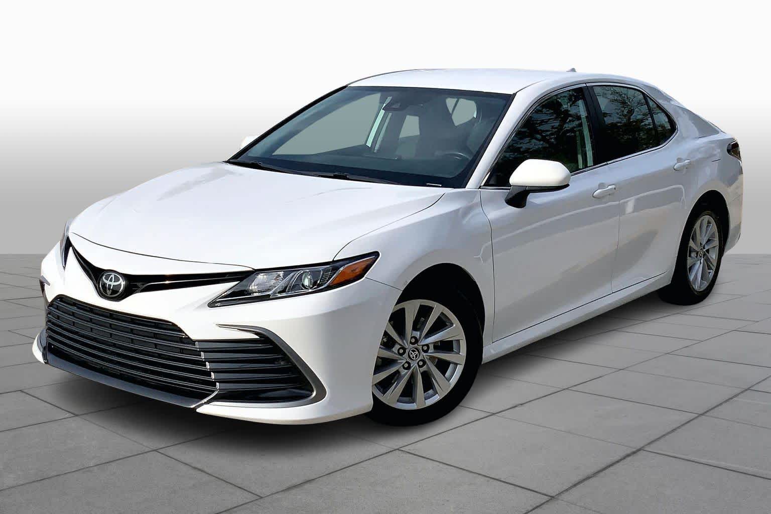 2023 Toyota Camry LE's photo