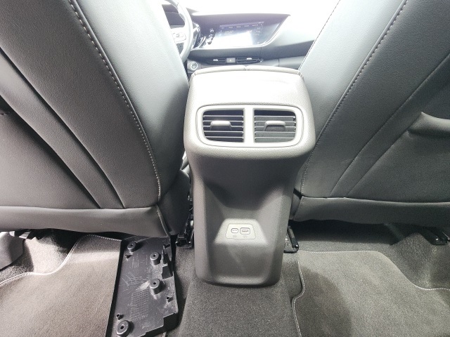 2021 Buick Envision Essence photo 24