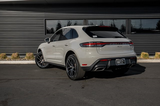 2022 Porsche Macan photo 3