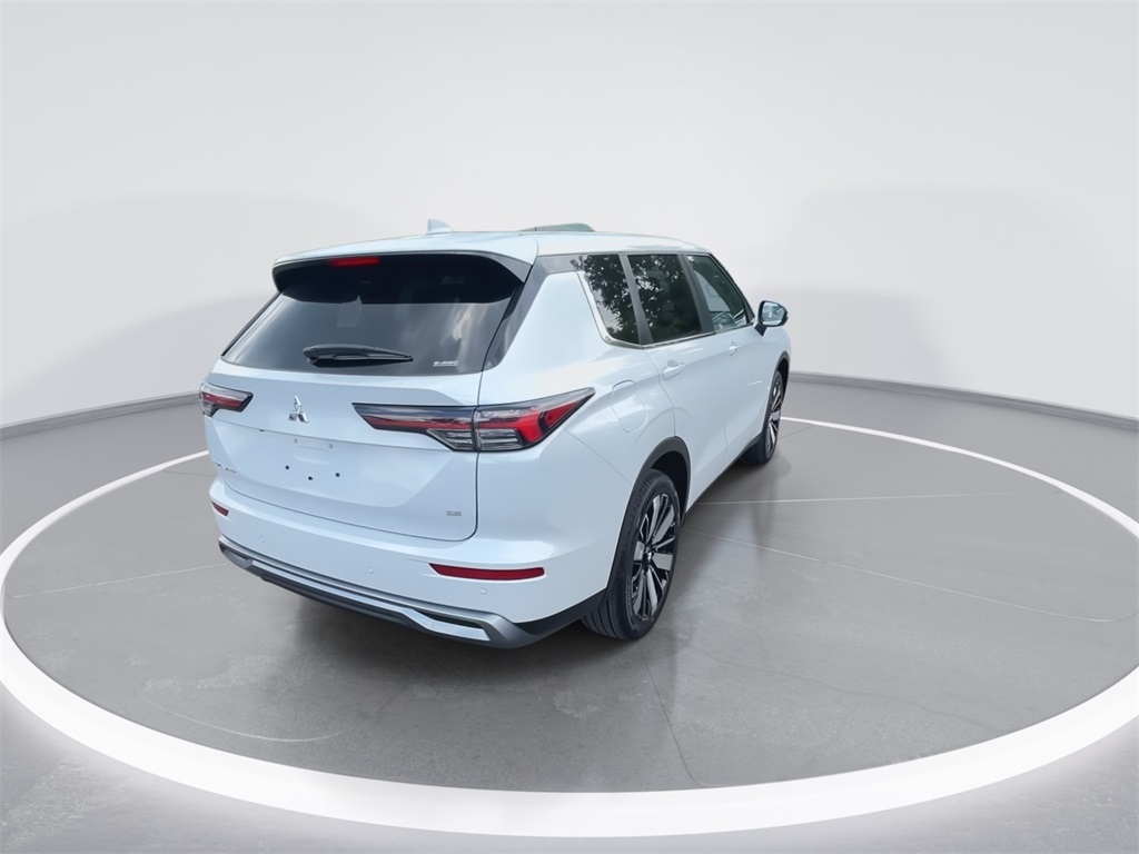 2025 Mitsubishi Outlander SE photo 7