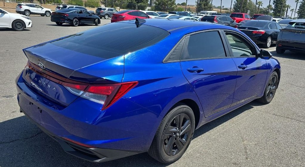 2023 Hyundai Elantra SEL photo 4