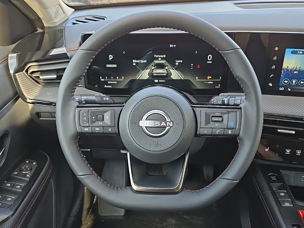 2025 Nissan Kicks SR photo 11