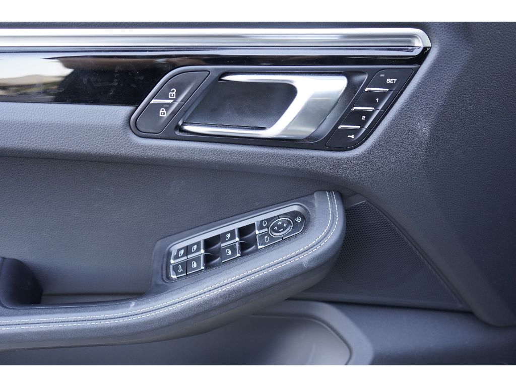 2022 Porsche Macan Base photo 10