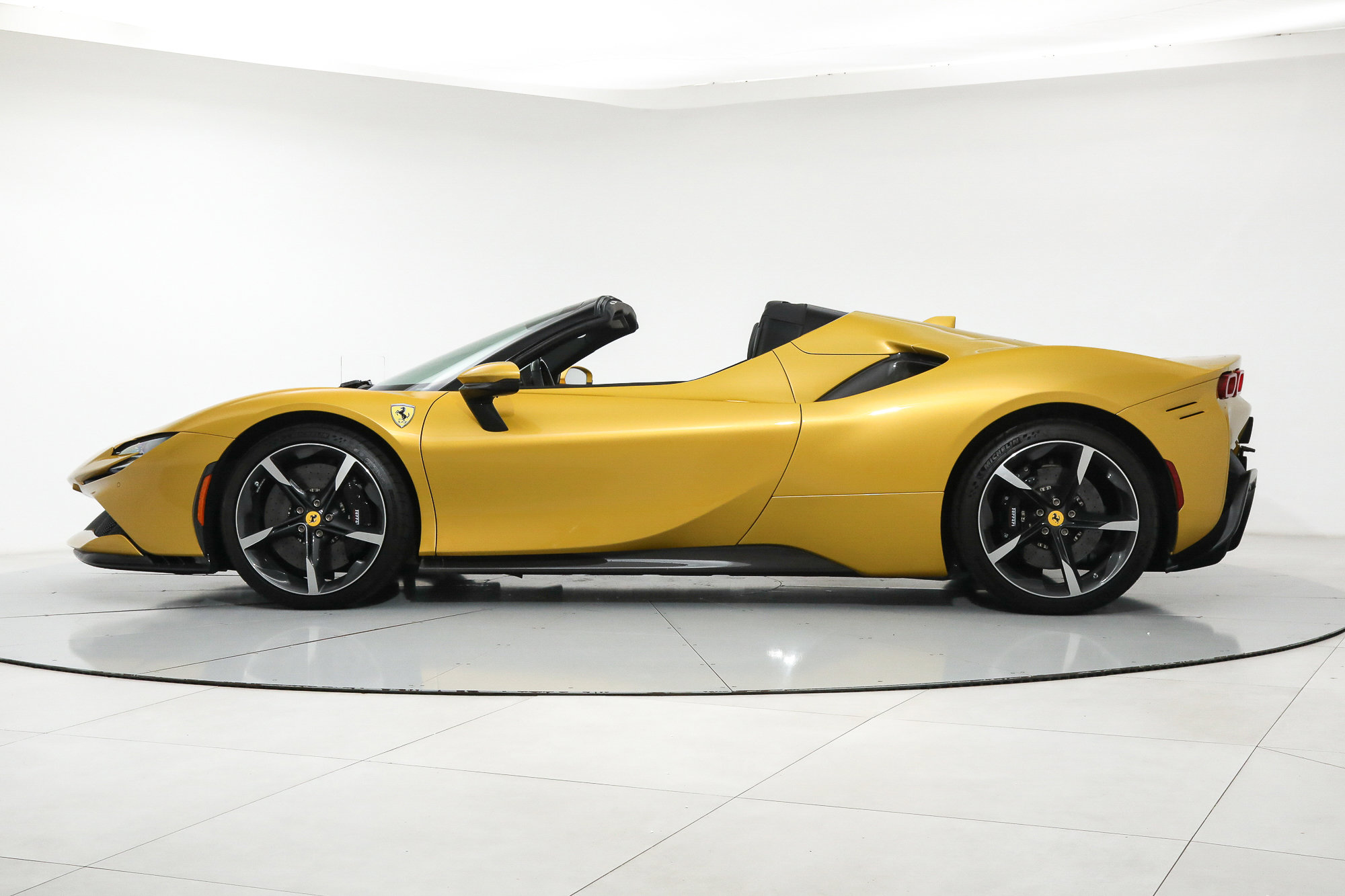 2022 Ferrari SF90 Spider photo 3