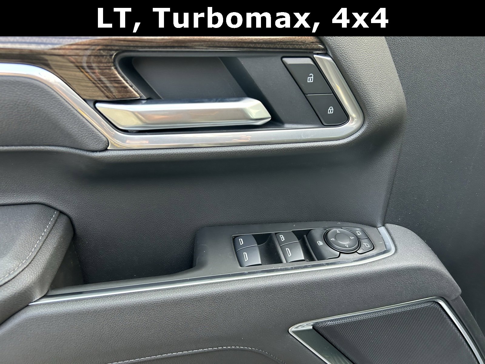 2025 Chevrolet Silverado 1500 LT photo 11