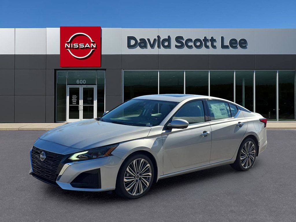 2025 Nissan Altima SL's photo