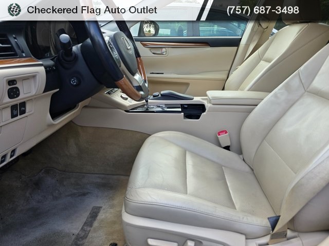 2015 Lexus ES 300h photo 8
