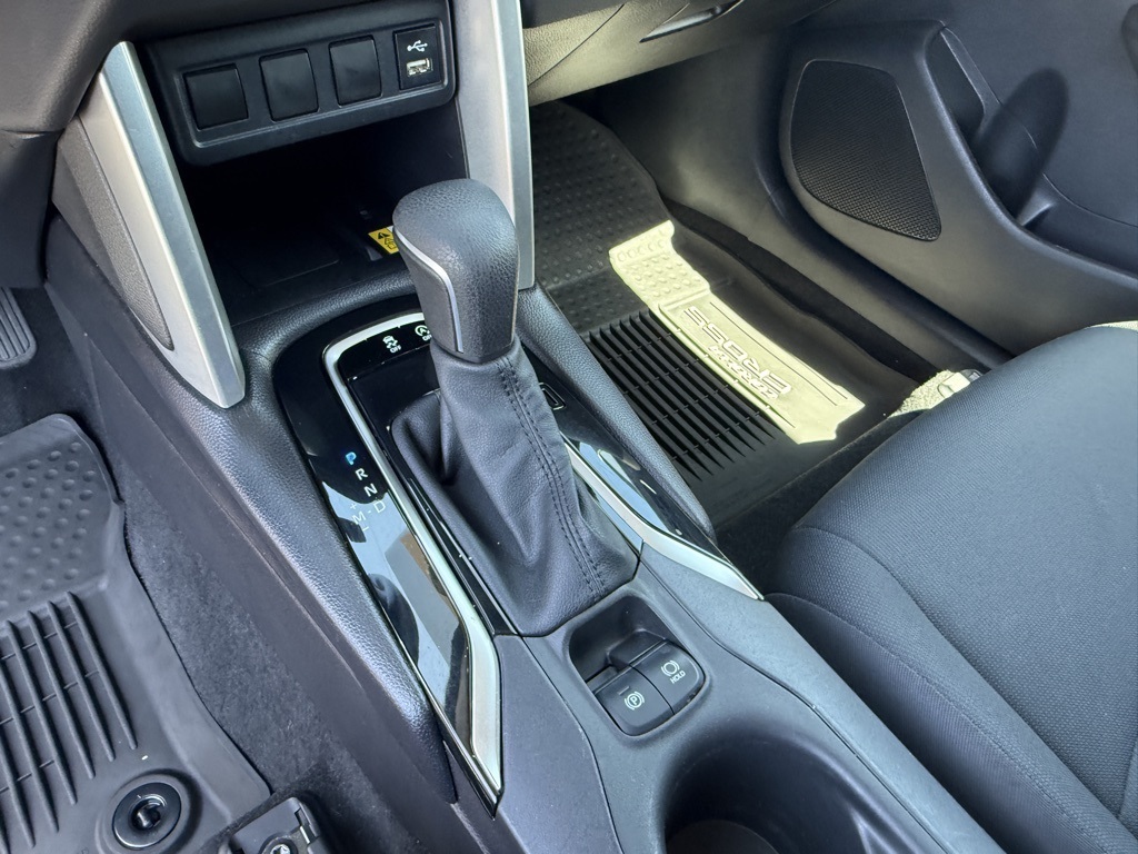 2022 Toyota Corolla Cross LE photo 24