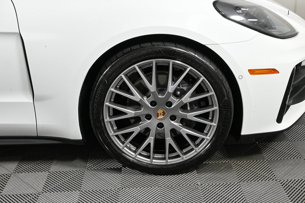 2025 Porsche Panamera 4 photo 37