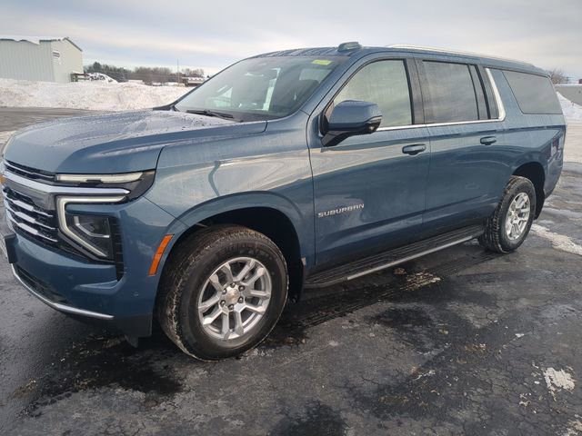 2026 Chevrolet Suburban LT's photo