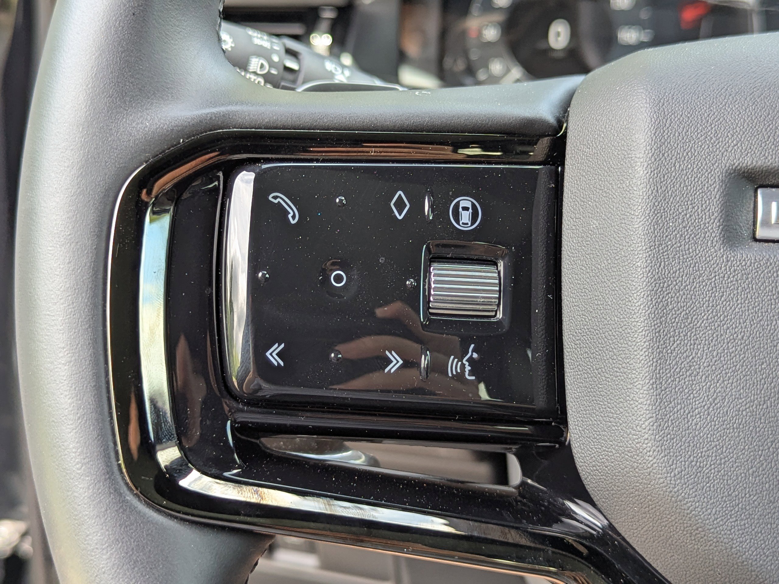 2024 Land Rover Range Rover Evoque Dynamic SE photo 28