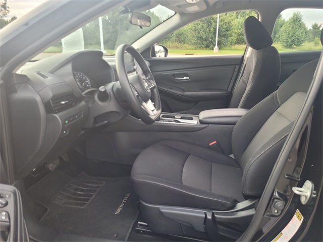 2023 Nissan Sentra SV photo 4
